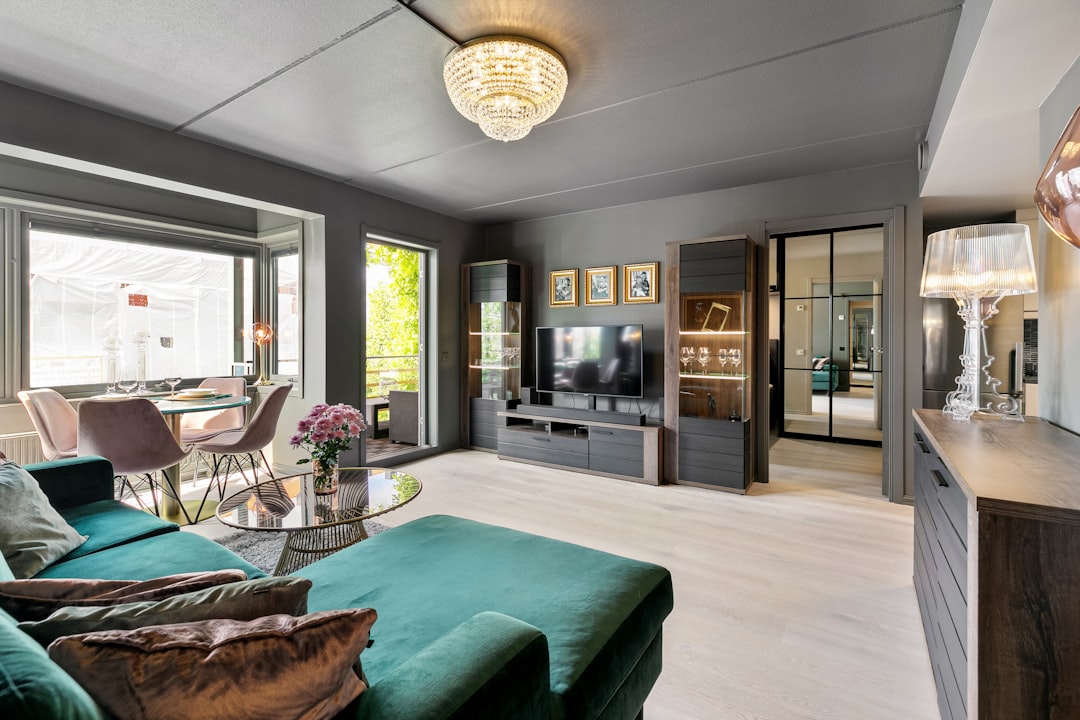Zo richt je je huis zomerklaar in voor warme dagen zonder in te leveren op sfeer