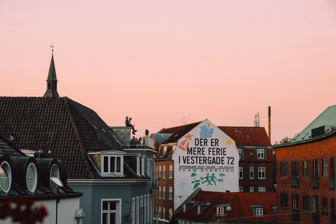 Zo beleef je een zonsverduistering thuis veilig en sfeervol met het gezin